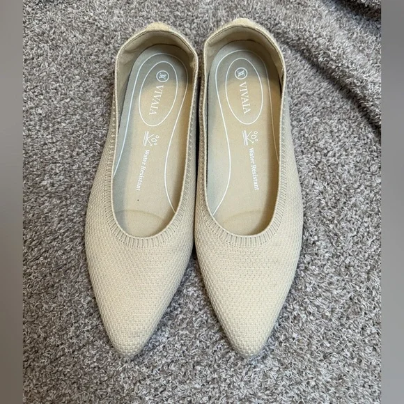 Vivaia Aria Pointed Toe Ballet Flats Cream Ivory Water Resistant Size 38.5/7.5 - Picture 2 of 7